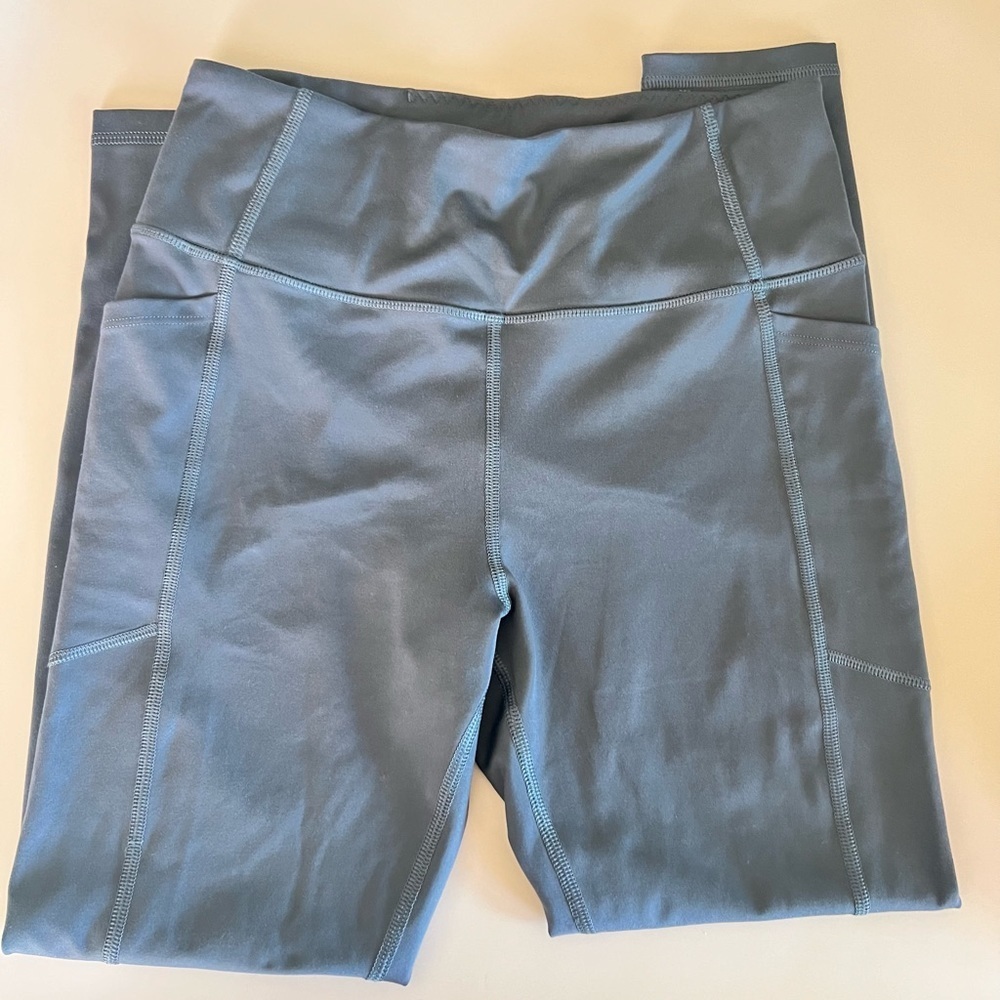 🎉 EUC Victorias Secret High Rise Studio 7/8 Legging Gray Tornado color Soft 8 - Picture 4 of 5